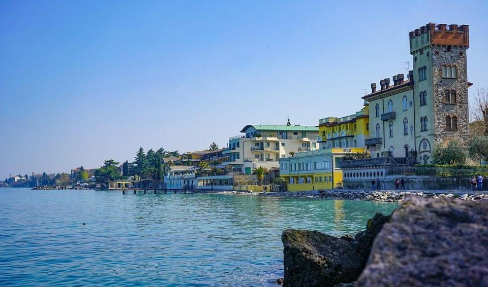 Appartamento Casa Vacanze Spiaggia D'Oro Desenzano del Garda Buitenkant foto